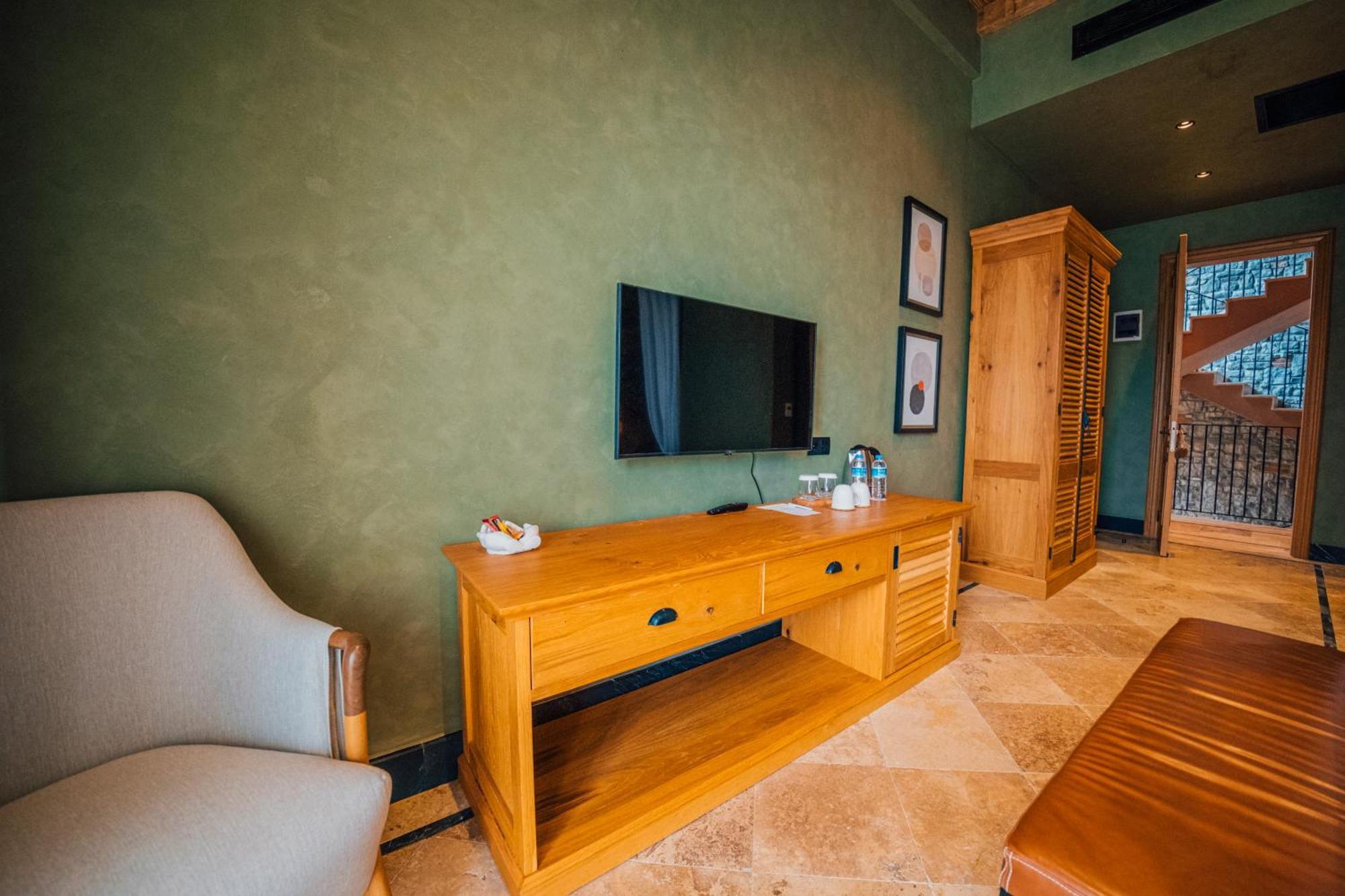 The Remote Hotel ซารีเจอร์เม ภายนอก รูปภาพ